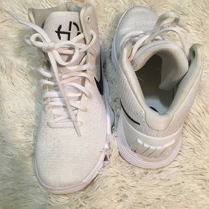 Nike White Hyperdunks Women's 2017 ONLY WORN ONCE!